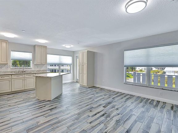 4th image of 2929 SE Ocean Blvd APT F6