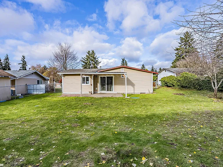 8419 Quinault Dr NE — Photo 32