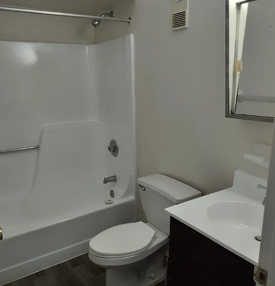 Marlboro Classic Apt & Redwood Square — Photo 55