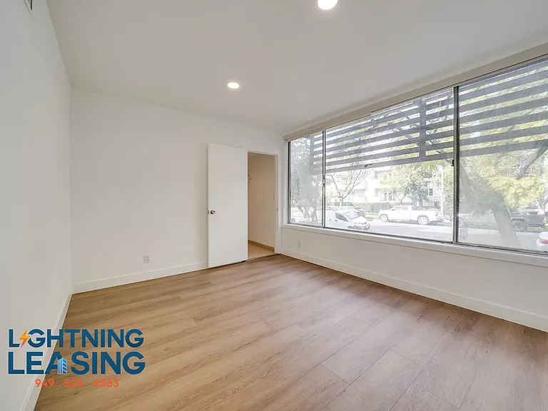 408 N Palm Dr #101 — Photo 17