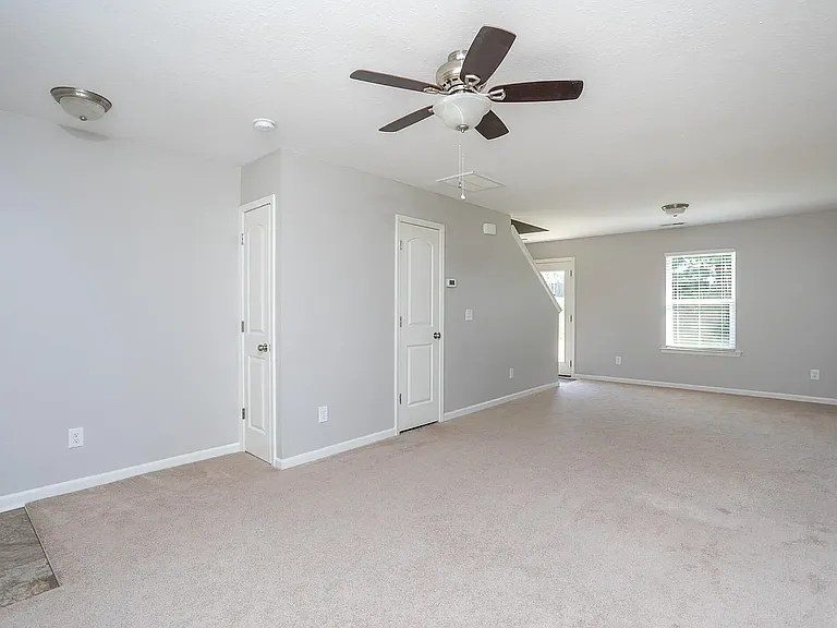 576 Camel St — Photo 3