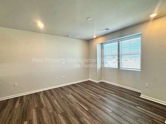 5th image of 2727 Chert Ln