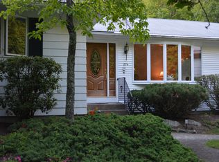 274 Byron Randall Rd, Scituate, RI 02857