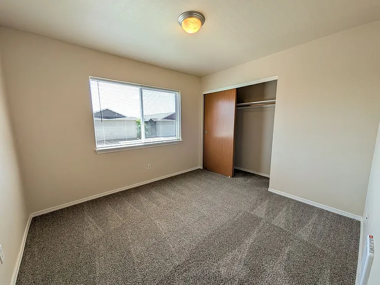 Wellesley Park Apartments — Photo 131