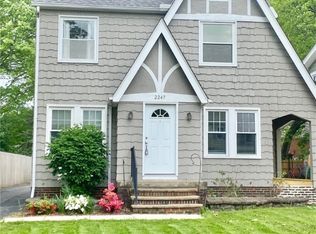 2247 Barrington Rd, University Heights, OH 44118