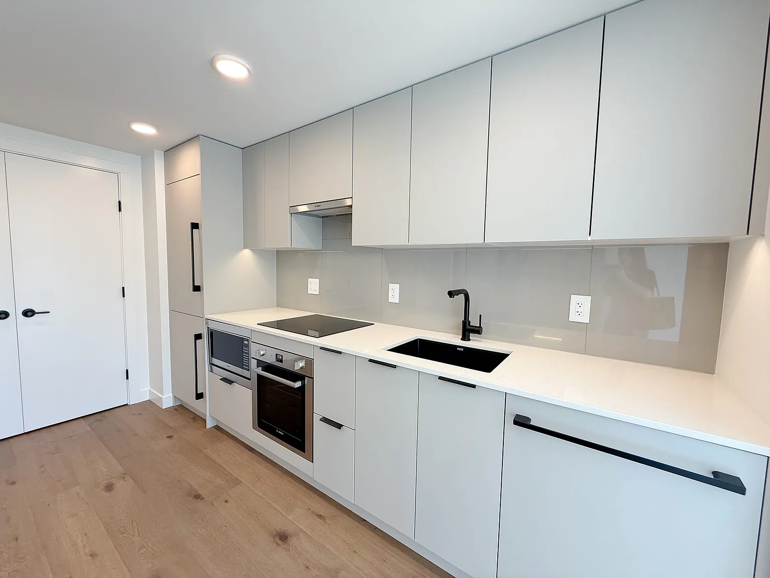 2 bed, 580 sqft, $2,300 — Photo 2