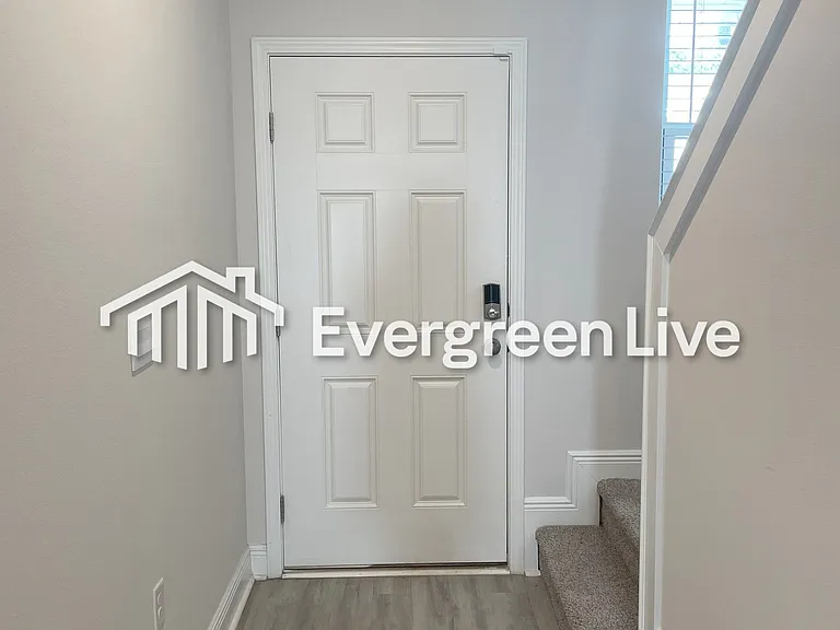 9843 Fowler Ave — Photo 2