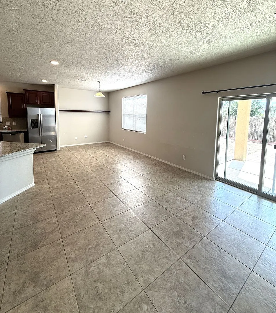 Newer neighborhood - only 7 years old just South of Agua Fria - 3 Bdr, 3 bath — Photo 3
