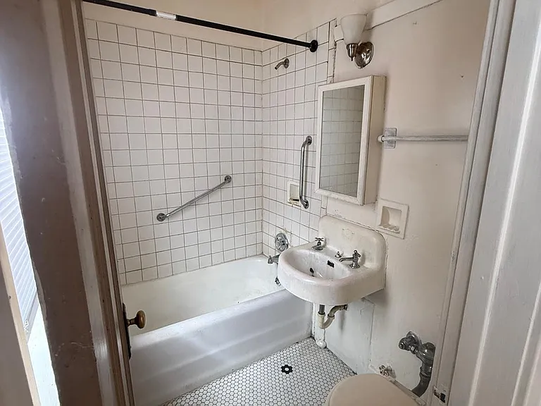 1242 W Highland Ave — Photo 24