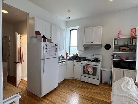 2nd image of 351 W Oak St #206A