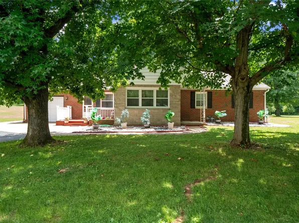 8704 Triple Lakes Rd, Dupo, IL 62239
