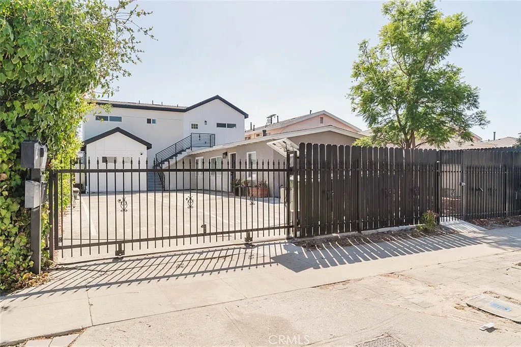 3 bed, 1000 sqft, $3,750 — Photo 3