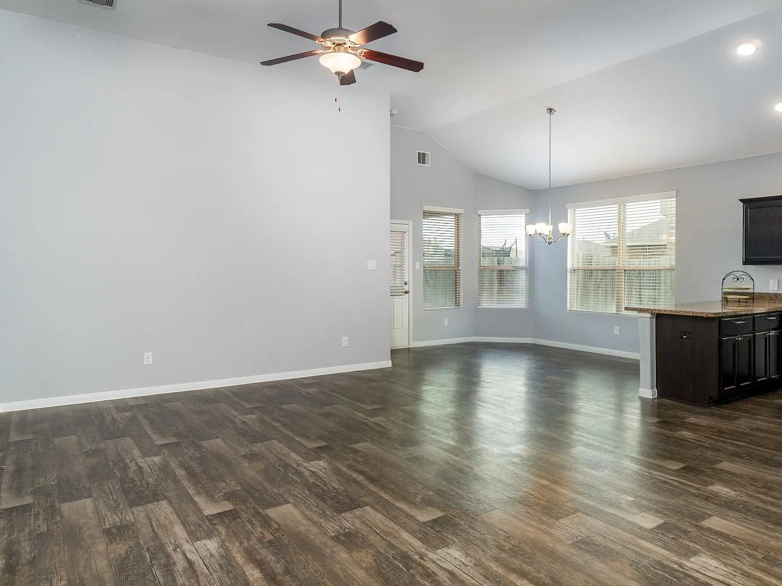 3 bed, 2.0 bath, 1536 sqft, $2,000 — Photo 3