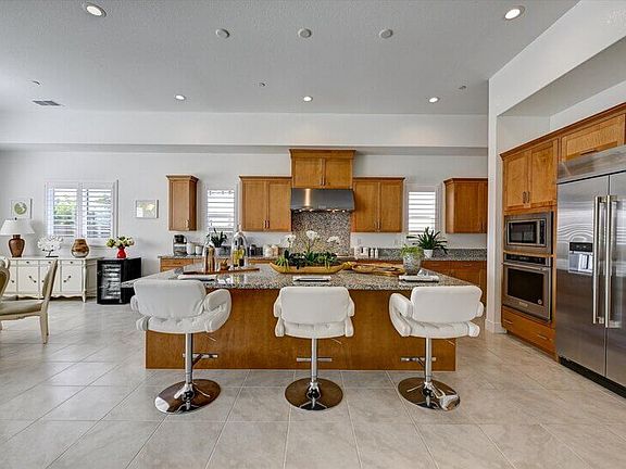 Fully equipped kitchen with top of the line appliances