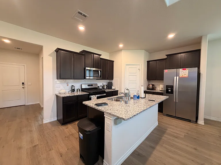 7401 Mayplace Dr — Photo 4