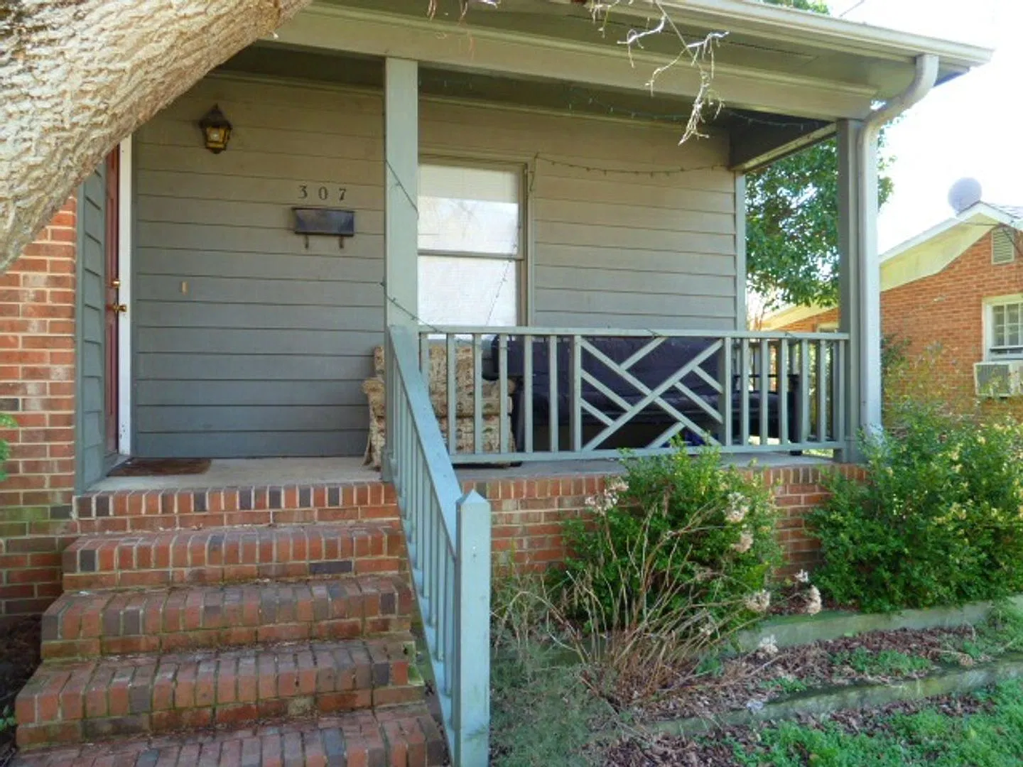 3 Blocks to Rosemary & Franklin St.! Walk to Campus from this cool house w/ deck, parking & more! — Photo 2