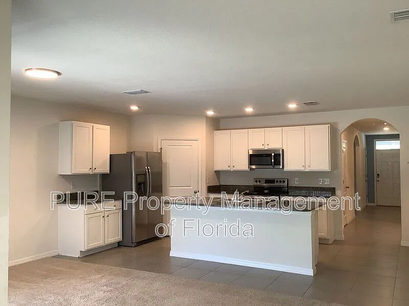 4 bed, 2.0 bath, 1827 sqft, $1,995 — Photo 4