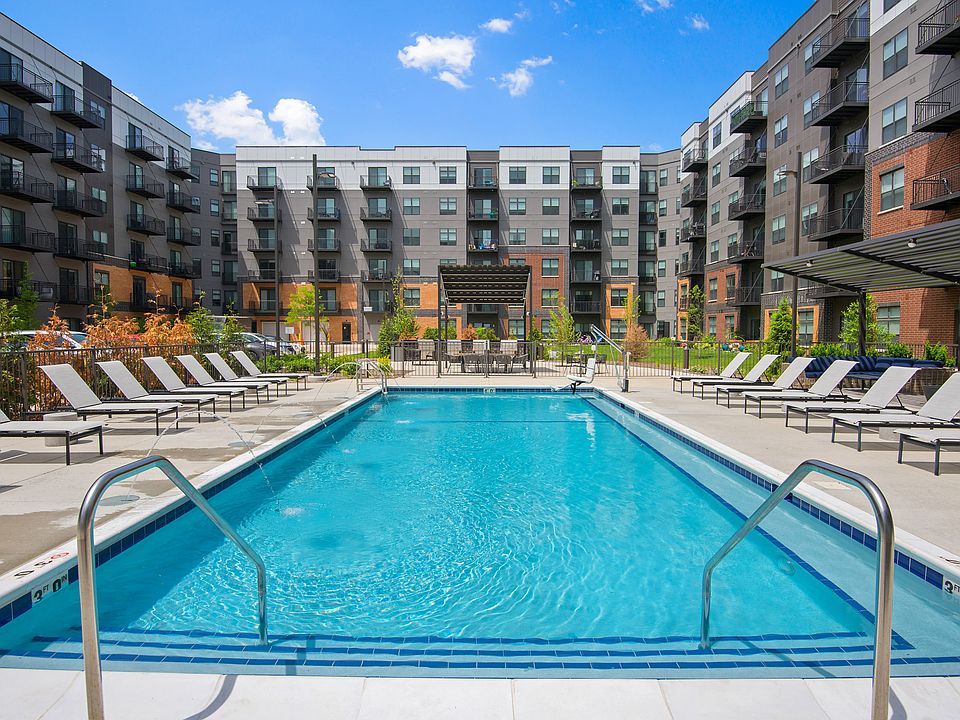 Uptown 500 Apartment Rentals - Wheeling, IL | Zillow