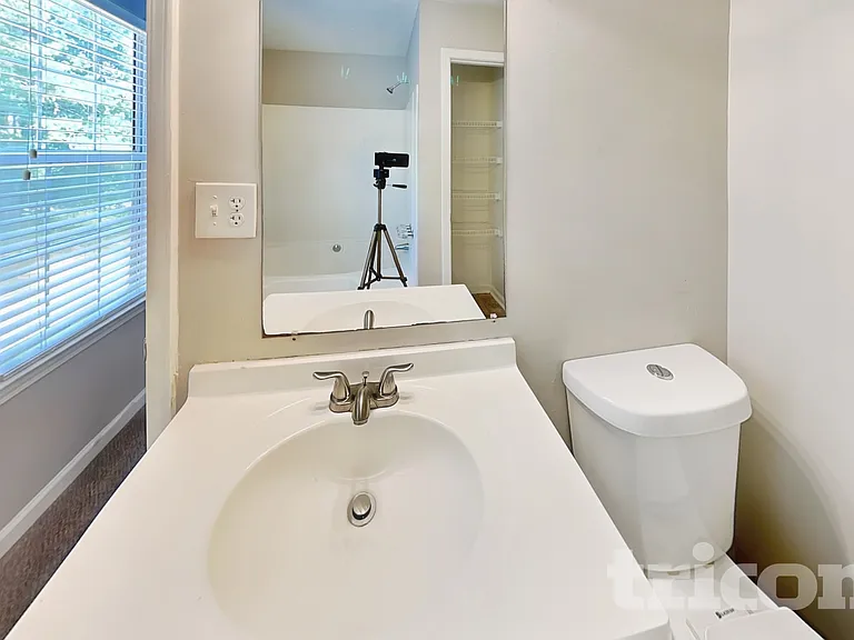 48 Halehaven Dr — Photo 8