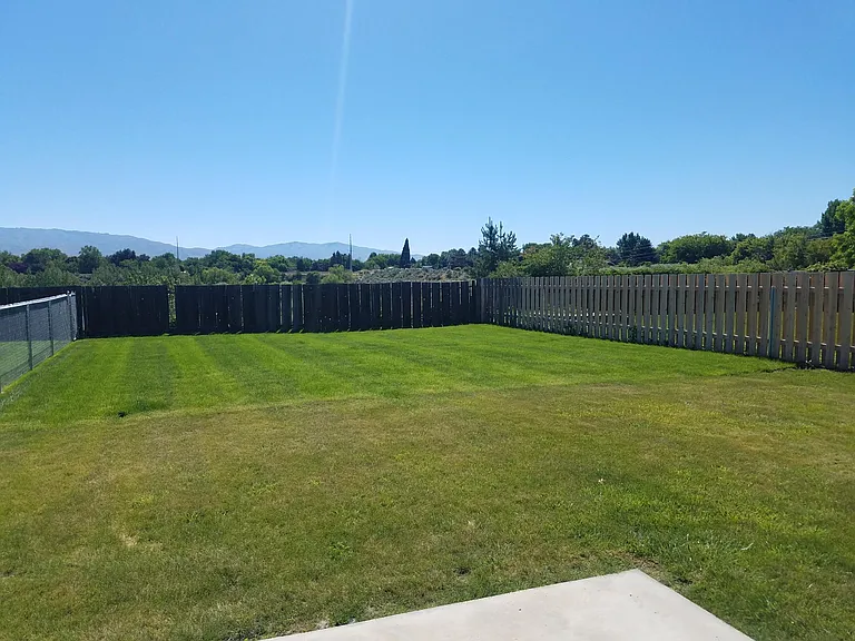 4944 N Decatur Dr — Photo 3