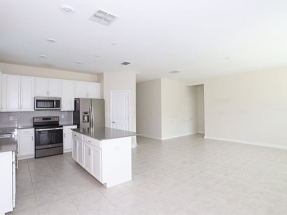5th image of 232 Taft Dr