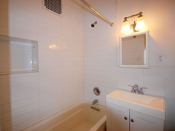 5th image of 415 E 82nd St APT 3C