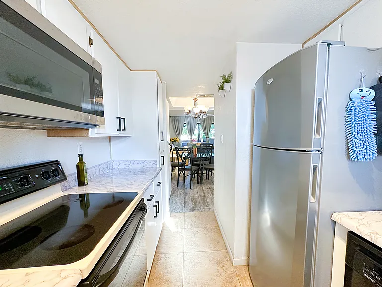 1215 E Lemon St #121 — Photo 15