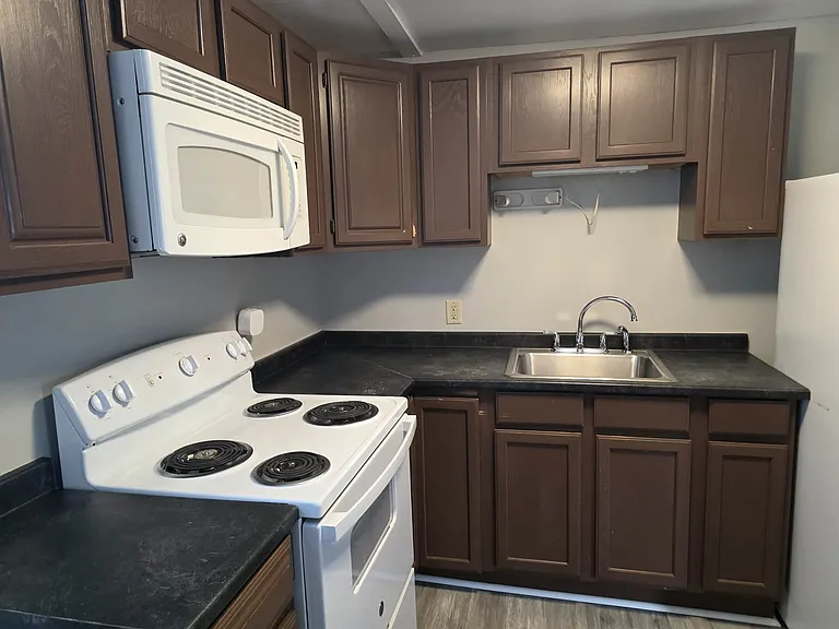 11 Ashuelot Main St #3 — Photo 7