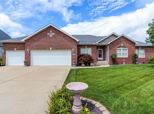 495 Greenbrier Ln, Forsyth, IL