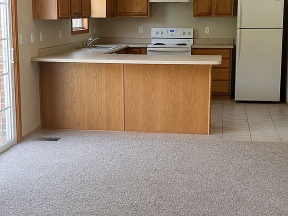 5th image of 275 Amber Ave #275