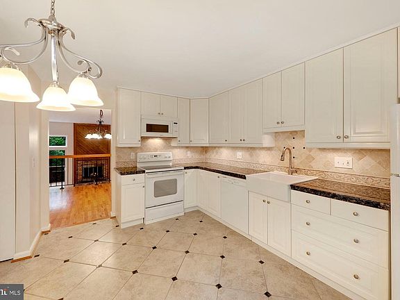 4th image of 14 Great Pines Ct