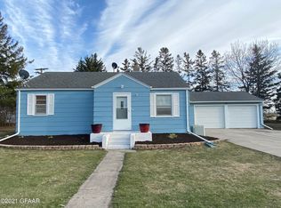 334 Crescent Ave, Crookston, MN 56716