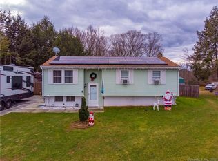 33 N River Ln, Killingly, CT 06239