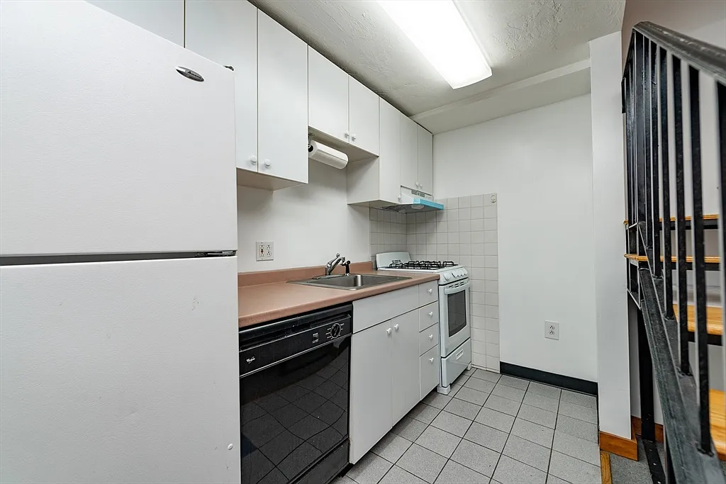 2 bed, 1.5 bath, 1200 sqft, $3,400 — Photo 1