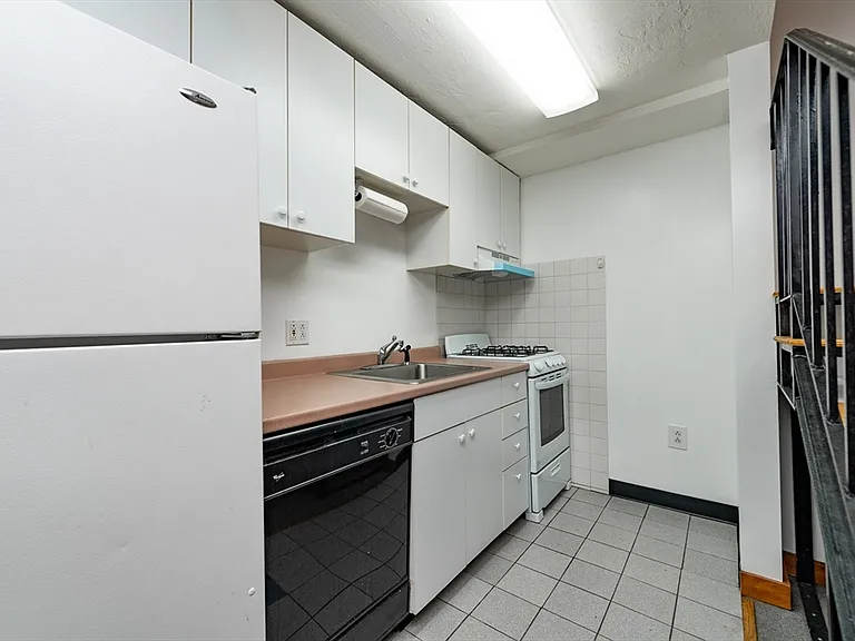 16 Edgerly Rd #1A — Photo 1