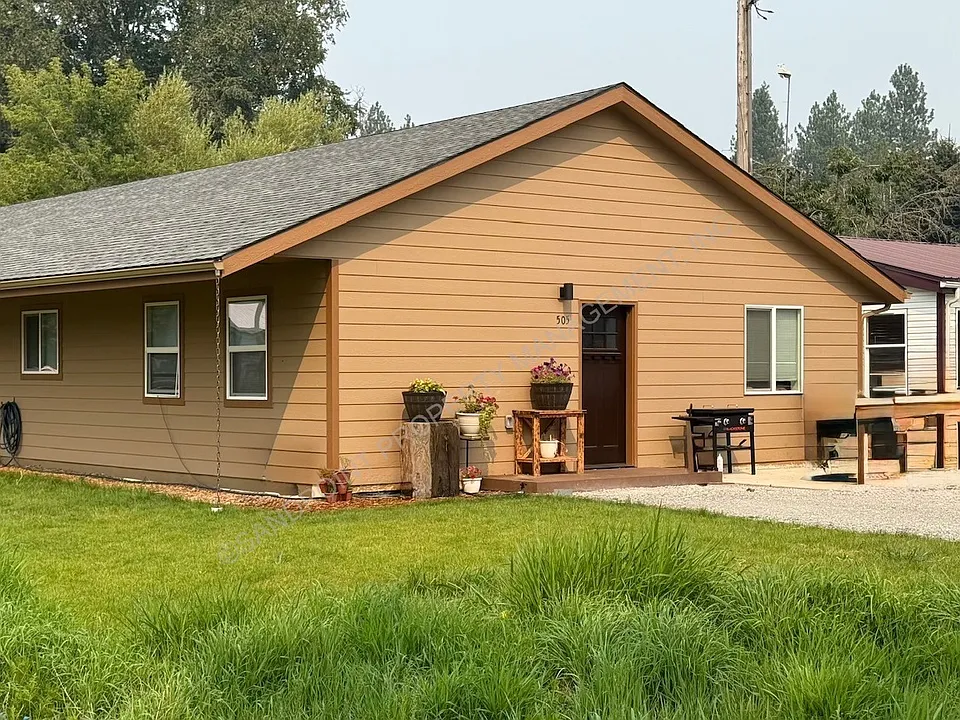 505 Cedar St
