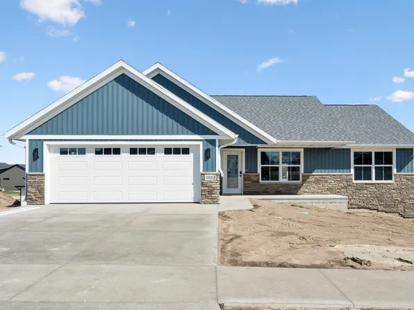 1024 Sage Oak Cir, Manchester, IA 52057