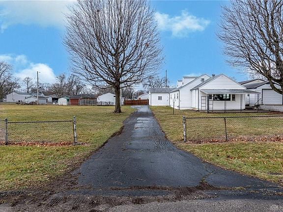 3rd image of 503 Aspen Ave