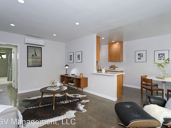 4th image of 815 E Villa St APT 3
