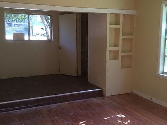 5th image of 3142 Milton St