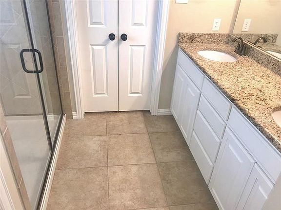 4th image of 1704 Willard Dr