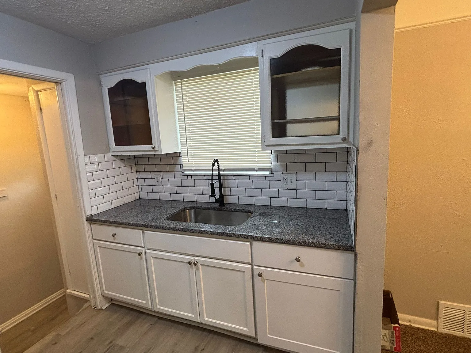 3 bed, 980 sqft, $1,600 — Photo 4