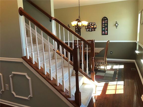 4th image of 26 Goldenhill Ln