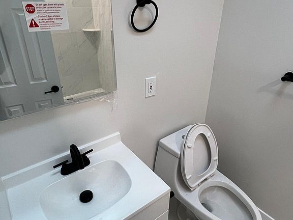 3rd image of 5394 Oxford Ave Floor 2