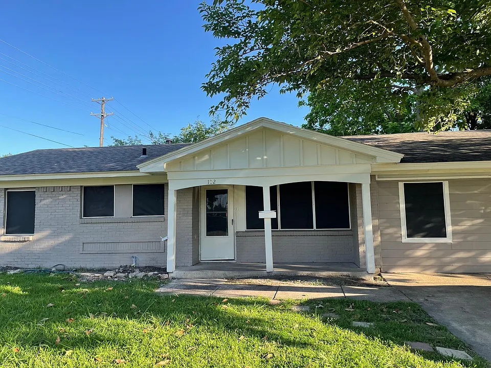 102 Roma Dr