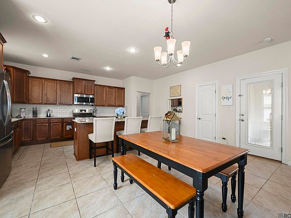 5th image of 1430 Gardenia Ln