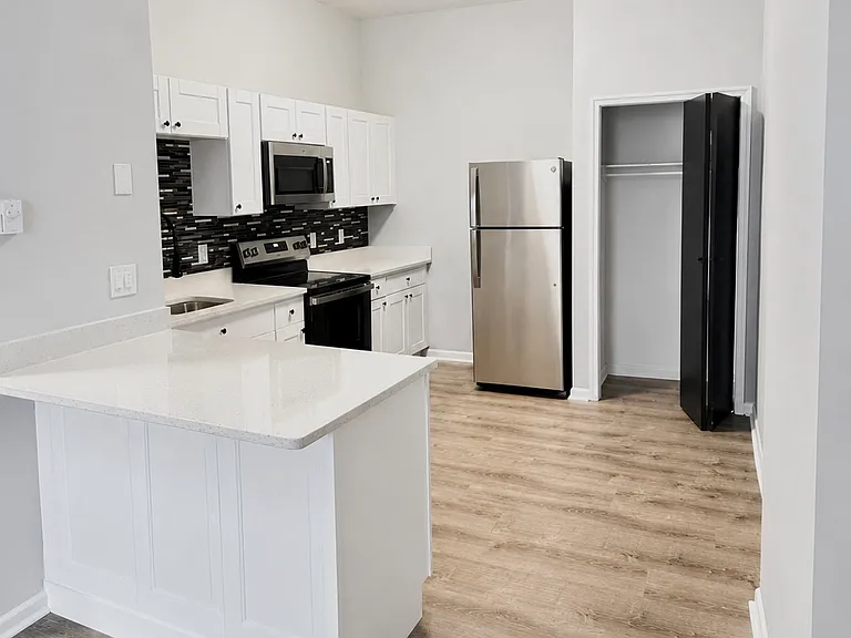 520 Main St #3 — Photo 3