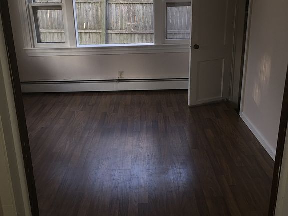 4th image of 1 1/2 Yale Ave