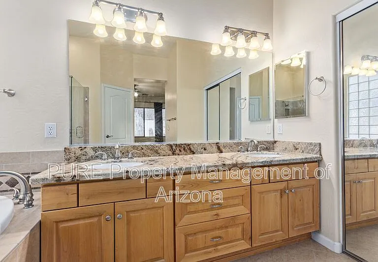 737 S Sycamore Pl — Photo 21