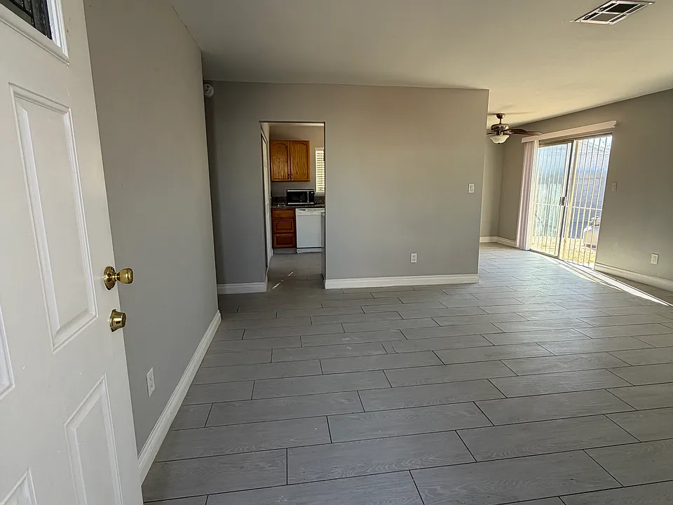 1829 W Cartier Ave